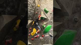 So happy with this problem! I did work a few sessions to get the dyno! #bouldering #climbing