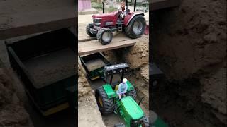 Tractor unche khet ki mitti nikaalta Jiri se #mitti #tractor #khet