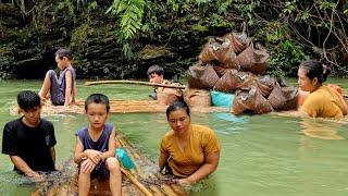 Repair the old raft to move sand across the large flowing water/ Life from nature