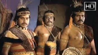 Vajramuni & Tiger Prabhakar killed snake for #Nidhi | Garuda Rekhe Movie Super Scenes