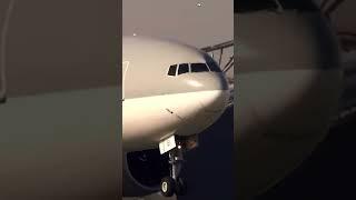 Landing video of Dreamliner and B777