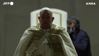 Papa Francesco apre la Porta Santa della Basilica di San Pietro