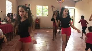 Niños Cubanos le Bailan a Eleggua