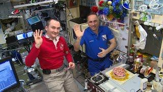 Космический «Смак» 2 – экипаж МКС готовит «Селедку под шубой»
