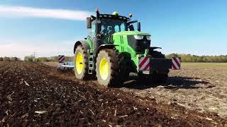 Agrarbetrieb Jakobsen  - Maisland grubbern mit John Deere 6230R und Köckerling Trio