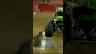 Grave Digger 2022 Racing Crash Detroit #crazy #monsterjam #monstertruck #insane #crash #gravedigger