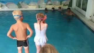 Belles Schwimmprüfung