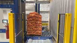 VPM-8 - Verbruggen Palletizer - Stacking bags filled with onions