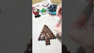 Albero di Natale di cioccolato e mirtilli super golosità