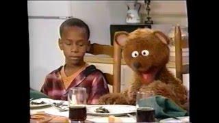 Sesame Street (#3428): The Bears Dine with the Robinsons