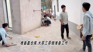 小陈的老挝媳妇儿  回来第三天准备盖仓库 大哥三哥做准备工作 大家给点意见