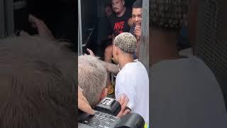 Mc Poze é Transferido em um Camburão algemado com outros 4 presos 