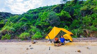 ポツポツと降る雨...。テント基地から釣りをして、大物を狙う！