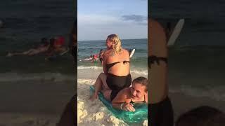 Mom pees on daughter because of a jellyfish sting (hilarious)