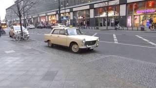 Peugeot 404 im Einsatz als Taxi Weiterrücken am Taxistand