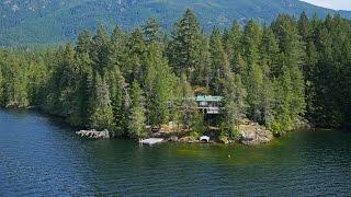 Sunny Lakefront Home in British Columbia, Canada