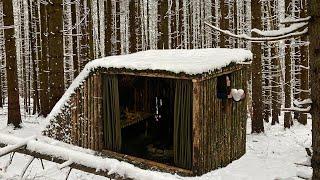 Moss roof Cabin under Snowstorm Woods │ SAMOVAR │Winter Bushcraft Camp