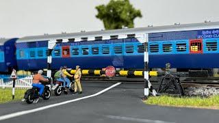 एक व्यस्त रेल फाटक | A busy Level Crossing