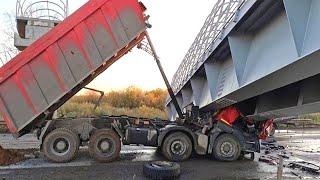 25 Idiots VS Truck !!! Dangerous Bulldozer & Truck Operation Skills - Excavator Disaster at Work