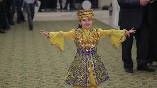 5 ти летняя девочка удивила всех со свoим  танцем (лазги ) узбекский танец ! свадьба турков вТашкете