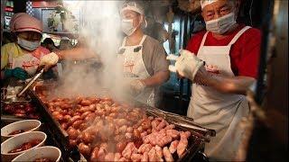 Most CHAOTIC Street Food in Taiwan: Miaokou Night Market | PIG FEET Street Food in Keelung, Taiwan