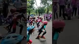 Jatuh saat lomba  sepatu roda