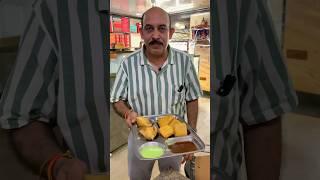 Barish के Mausam का Swad| Delhi Ke Badiya Samosa￼ , ￼Pakode | Meghraj | Delhi Street Food#shorts