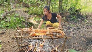 Survival in the rainforest, Catch Crocodile in the lake for jungle food, Crocodile roasted tasty