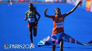 Sifan Hassan goes SHOULDER TO SHOULDER with Tigst Assefa for marathon gold | Paris Olympics