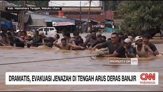 Dramatis, Evakuasi Jenazah Di Tengah Arus Deras Banjir