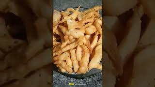 Namak Pare Recipe: घर पर आसान तरीके से बनाएं क्रिस्पी नमक पारे, जानें इसकी पूरी विधि you tube chnl p