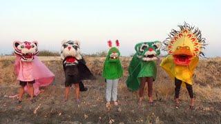 Berubah jadi barongan warna warni