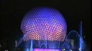 WALT DISNEY WORLD EPCOT CENTER 12/11/95 FOUNTAIN AT CHRISTMAS