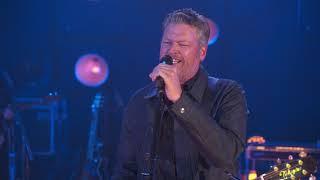 Blake Shelton - God's Country (Live in Los Angeles)