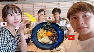 Vietnamese husband takes his parents-in-law to eat delicious udon noodles that are famous in Japan