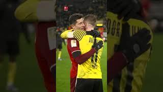 LEWANDOWSKI  REUS • Secret Handshake!