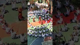 Menari tari kecak di sekolah