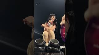 Katy Perry stops concert to accuse fan of DMing husband Orlando Bloom