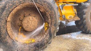 ’a  Batmış Kepçe YIKADIK! Washing LOADER in ! Worst Smell EVER!Detailing Muddy Loader #asmr