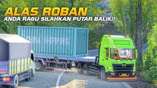 KONTAINER MERAYAP DI ALAS ROBAN