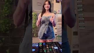 Live Kienzy Myelin Sedang Bermain DJ