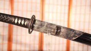 This is a katana.The heat treatment is clay quenching.Its hamon is Hitatsura