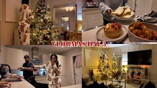 putting up the tree and decorating for christmas | VLOGMAS DAY 3