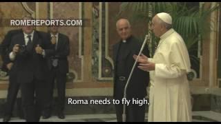 Pope meets with soccer players from Roma and San Lorenzo de Almagro