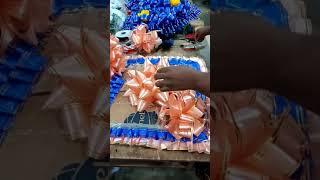 How to make a wreath with paper ribbon .