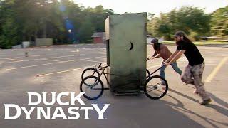 Duck Dynasty: The Guys Build a Toilet Race Car
