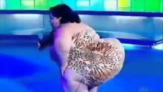 Fat lady got moves to Indian song lmao