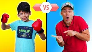 Jason और Alex बॉक्सिंग कर रहे हैं और मैच जीतना चाहते हैं! | बच्चों के लिए मजेदार खेल!