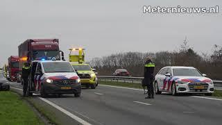 Politie auto botst frontaal op invoegende vrachtwagen N33 Rolde