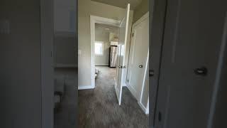 Quick tour of this 3 bedroom  1 bathroom  home in Des Moines! Call your realtor today! ️